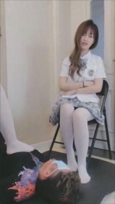 【小怡】萝莉学生双S抽狗脸脚耳光 【小怡】萝莉学生双S抽狗脸脚耳光<br>创作;【小怡】<br><span style='color:#b0b0b0;'>[隐藏文字，购买后可见]</span>