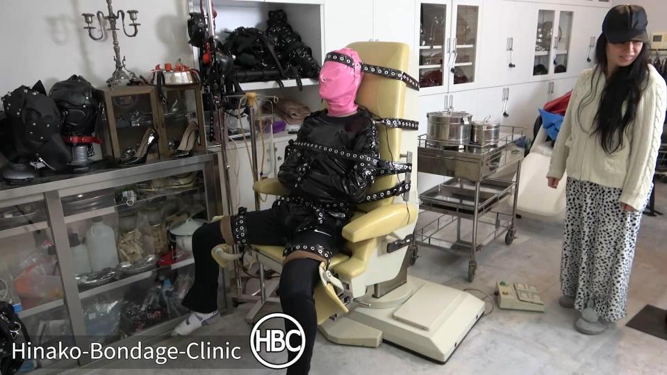 Hinako Ties Her Personal Sub to Gynecology Chair in PVC Bondage 简介：<br>日奈子将她的私人子弟绑在妇科椅子上的PVC捆绑。<br> <br><br>最近，穿着普通休闲服的Hinako收到了一个朋友的礼物--这个全自动妇科椅。她很想测试一下，所以经过一番说服，她让她的私人助理帮她测试一下。结果是一个非常有趣的体验。请注意这个宝贝的更多片段，因为这可能只是她最喜欢的新玩具。<br><br>Description:<br>Hinako Ties Her Personal Sub to Gynecology Chair in PVC Bondage<br> <br><br>Hinako, dressed in her normal loungewear, had recently received a gift from a friend in the form of this fully automatic gynecology chair. She was eager to test it out, so with a little bit of convincing, she got her personal sub to help her test it out. The result was a very fun experience. Look out for more clips with this baby, because this might just be her new favorite toy.<br><br><span style='color:#b0b0b0;'>[隐藏文字，购买后可见]</span>