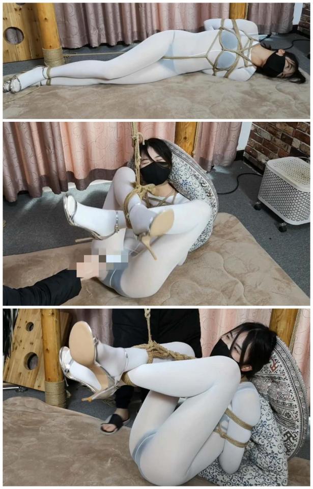 白色连体衣盘腿 随心原创   杨蕊 白衣盘腿吊 高跟凉鞋 被固定的大长腿 定拍  QQ 63111044<br>不要用手机下载 用电脑下载完成之后解压  解压密码 ：随心
