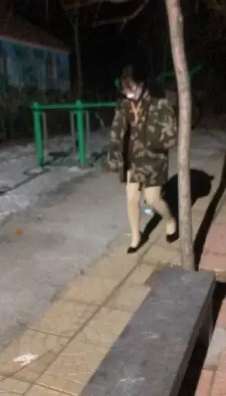 【预览片】}丝袜高跟捆绑好  户外走起   正片已发  请看作品最新视频 【可乐原创】捆绑好M  户外走起   正片已发  点开头像最新视频就是<br>绑好的M，开启一次时间超长的户外之旅，肉丝捆绑、高跟还有口罩下的口球，马路遛弯，出去的时候怕天黑摔了，先穿的到膝下的短靴，在楼道里还碰到邻居了，跑......<br>上次有同好怀疑中间把口球偷偷摘了，本次视频有随机查看口球的片段，后期到社区公园，溜达一趟、大衣一脱，M吓坏了，心里怦怦直跳<br>提示：如果百度网盘链接失效请联系立刻从新上传链接！<br>交流：QQ 1547839110<br>山东潍坊地区招收兼职模特、女M  <br>出售视频里各种原味丝袜