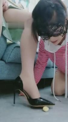 【清见】女奴舔鞋底/舔脚/吃踩踏物/圣水  【清见】女奴舔鞋底/舔脚/吃踩踏物/圣水 <br>创作;【清见】<br><span style='color:#b0b0b0;'>[隐藏文字，购买后可见]</span>