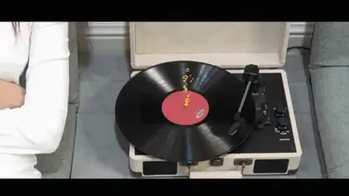 【半岛束艺台】【佐伊】YT1414 留声机？留绳机？ 留声机中悠扬的舞曲使佐伊昏昏欲睡，古老的音符在向我们讲述一个浪漫而又忧伤的故事，唱片似乎不仅记录下了这首名曲的旋律，也记录下了作者的心声，随着乐曲[X_X]的来临，佐伊不仅被这美妙的音符包围，也被一条由心而生的绳子环绕了起来。其实，你不必为这突如其来的捆绑而不知所措，你只需要静静的聆听作者心声，安心的接受身体的束缚和心灵的放飞就可以了,只不过佐伊没有这样的雅兴，她所能做的也只是无尽的挣扎。<br>【解压密码】peninsula2018,修改后缀名mp4，勿在线观看<br><br>【半岛束艺台】不做精品只做生活，用镜头记录真实绳艺，纯净捆绑，健康游戏！为每一个热爱捆绑的朋友展示最纯粹的绳艺，为每一个顾客用心打造属于您的专属作品。<br>本台主页：https://linzijun.app/@BDTV<br>联系方式：QQ2245148409/微信peninsulastudio/推特Twitter@PeninsulaBound<br>业务咨询秒回，闲聊看心情，色情勿扰。<br>