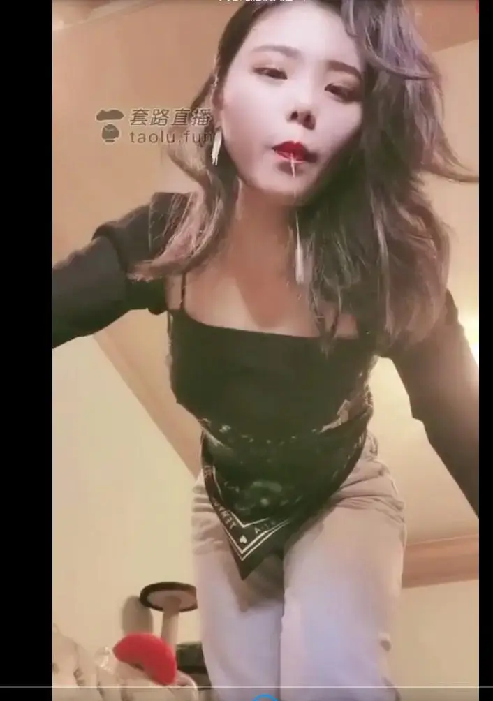 【失心S】第一视角-尾随被反控！强制炸 片名 【失心S】第一视角-尾随被反控！强制炸<br>原创者：套路直播<br>购买地址：<span style='color:#b0b0b0;'>[隐藏文字，购买后可见]</span><br>剧情 失心女王第一视角调教，羞辱感满满，诱惑点十足，希望大家喜欢