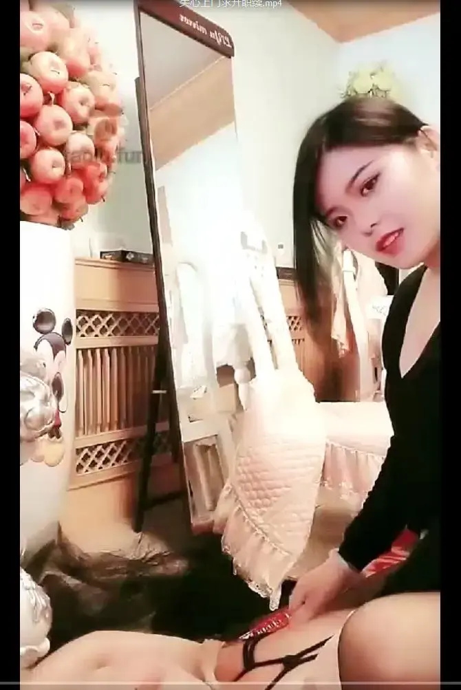 【失心S】剧情：上门求升职遭女院长调戏【续】 标题 【失心S】剧情：上门求升职遭女院长调戏【续】<br>原创者：套路直播<br>购买地址：<span style='color:#b0b0b0;'>[隐藏文字，购买后可见]</span><br>剧情 该系列有同好发了正集，这是续集，精彩继续，希望大家喜欢