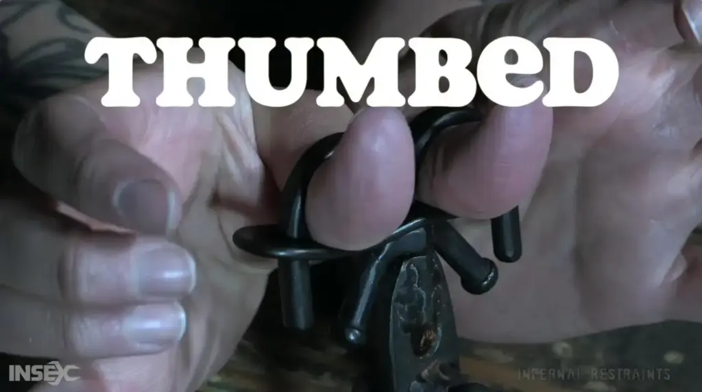 Thumbed 简介：insex系列作品， 你不会意识到不用拇指有多难。她学到了这个教训很快。有了如此简单的束缚，你会认为这个姿势会很容易，但她挣扎着从膝盖到蹲下再到平躺在她的正面。束缚越来越激烈。她的脚趾现在完全被锁住了，让她把脚伸直了出来。<br>剧情：You wouldn't realize how hard it is to not have the use of your thumbs. Aspen learns this lesson very quickly. With such simple bondage you'd think the position would be easy, but Aspen struggles moving from her knees to squatting to laying flat on her front.<br>The bondage gets more intense. Her toes are now locked completely down making her extend her feet straight out. An asshook attached to her hair pulls her into an extreme back arch that makes her strain even harder.<br>Aspen has been stretched out a lot, but finally we'll get to see her body contorted. Her ass is exposed perfectly and this means we have access to her juicy little cunt. Metal and a good vibration and she's moaning loudly.<br>购买链接：<span style='color:#b0b0b0;'>[隐藏文字，购买后可见]</span>