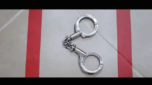 【半岛束艺台】【卡菲】【海语】YT1406 大型真人飞行棋游戏 80后的儿时经典游戏《飞行棋》，一个全凭运气的项目，方格中会出现绳子、口球、胶带等道具，就看这个大筛子给不给你面子了。<br>【解压密码】peninsula2018,修改后缀名mp4，勿在线观看<br><br>【半岛束艺台】不做精品只做生活，用镜头记录真实绳艺，纯净捆绑，健康游戏！为每一个热爱捆绑的朋友展示最纯粹的绳艺，为每一个顾客用心打造属于您的专属作品。<br>本台主页：https://linzijun.app/@BDTV<br>联系方式：QQ2245148409/微信peninsulastudio/推特Twitter@PeninsulaBound<br>业务咨询秒回，闲聊看心情，色情勿扰。<br>