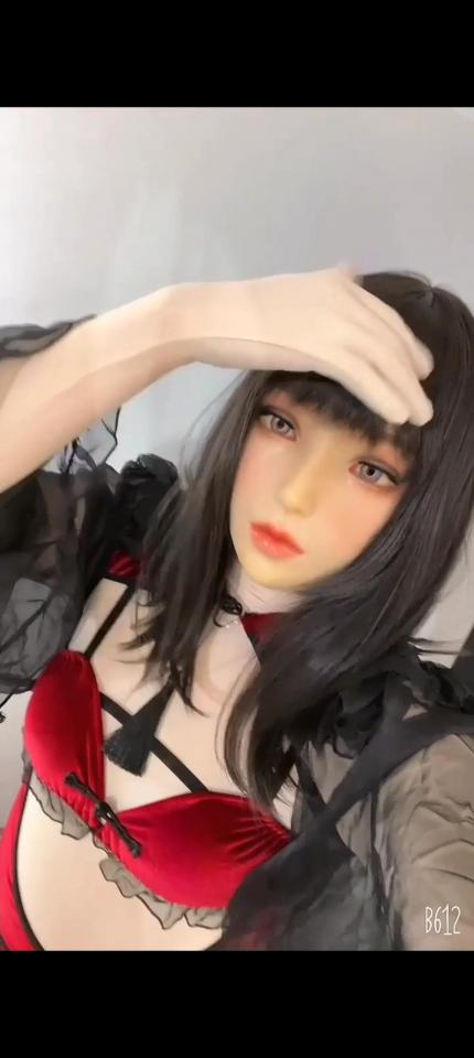 Sexy red china dress &amp; hand massager video 生体人形~LivingDoll~ (生体人形~LivingDoll~)<br>Paid Plan　kigurumi<br>・1 video [5:39]<br><br>It is a video of the Living doll wearing the sexy chainese dress<br>She masturbates using a hand massage machine.<br><br>今回は赤いチャイナランジェリーでの<br>フィメールマスク、電マオナニー動画です！<br><span style='color:#b0b0b0;'>[隐藏文字，购买后可见]</span>
