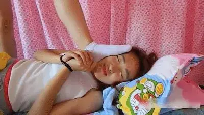 【南国足艺】 小雅两闺蜜tk足游戏好好玩 拖鞋白袜揉脸挠脚丫 标题 【南国足艺】 小雅两闺蜜tk足游戏好好玩 拖鞋白袜揉脸挠脚丫（购买截图已附上）<br>原创者：【南国足艺】<br>购买地址：<span style='color:#b0b0b0;'>[隐藏文字，购买后可见]</span><br>剧情 【南国足艺】 作品，两闺蜜相互捆绑挠痒痒调教，希望大家喜欢
