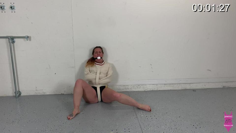 293 Fayth Posey Straitjacket Fayth is wearing a sexy tight spandex speedo one piece swimsuit and is trussed into a tight Posey straitjacket and ball gagged. Watch as she struggles and squirms to free herself. To make matters worse for her medical ankle cuffs are added and attached to the back of the straitjacket putting her in a straitjacket hogtie.<br><br><span style='color:#b0b0b0;'>[隐藏文字，购买后可见]</span>
