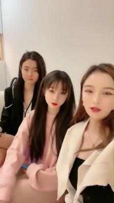 【樱桃大大】和闺蜜吃饭家奴伺候 【樱桃大大】和闺蜜吃饭家奴伺候<br>创作：【樱桃大大】<br><span style='color:#b0b0b0;'>[隐藏文字，购买后可见]</span>