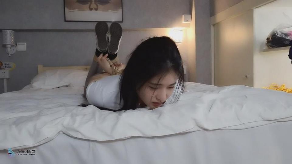 （JS工作室私人订制）玖念瑜伽裤捆绑 特别感谢JS工作室。<br>玖念是我认为目前工作室里面颜值最高的模特了。<br>所以突发奇想拍摄了这部瑜伽裤捆绑。总体来说还是很符合我的胃口的。现分享出来希望各位同好喜欢。<br>未脱鞋。