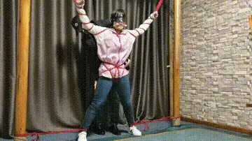 萌新刘盼盼体验绳艺捆绑 新人学生小萌新体验绳艺捆绑，女孩第一次体验捆绑，有点拘束，有点害羞，有点紧张，有点兴奋。视频解压密码：chuxin   -           -<br>一绳所爱绳艺体验店面向全国爱好者开放，本店提供绳艺捆绑模特服务、体验女绳师捆绑服务、体验长时间囚禁服务、绳艺教学培训、绳艺交流会、场地出租、专业麻绳销售，原创视频套图销售、作品私人定制、模特原味丝袜出售等，另外本店招募同好合作伙伴。微信：351552501初心
