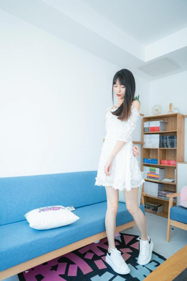 物恋传媒827期：猫耳-白色恋爱花（麦昆鞋、白色棉船袜、裸足、踩盘子剧情） 物恋传媒827期：猫耳-白色恋爱花（麦昆鞋、白色棉船袜、裸足、踩盘子剧情）<br>原创作者：物恋传媒<br>购买链接：<span style='color:#b0b0b0;'>[隐藏文字，购买后可见]</span>