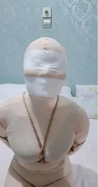 肉色红色全包紧身衣束缚丝袜全包 肉色红色全包紧身衣束缚丝袜全包<br>创作;安然原创<br><span style='color:#b0b0b0;'>[隐藏文字，购买后可见]</span>