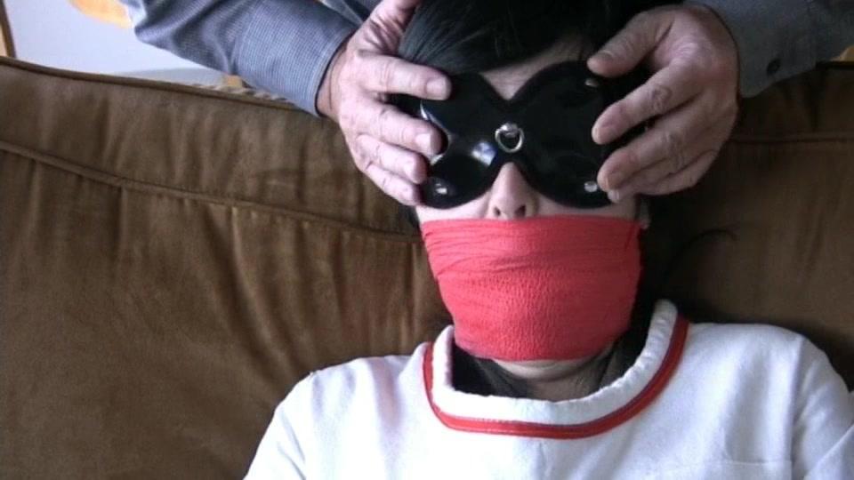 Tina Lee Comet - First Straitjacket By testing how they would look on a HD television set, I realized I could re-render my earliest videos shot in .avi format and publish them in higher screen resolution with no recognizable loss of quality. Although technically not shot in HD, the titles will include “HD” to distinguish them from the original releases. This paragraph will be included at the beginning of all releases of this type so customers will understand the difference. The original .wmv release will remain in this catalog. I will only be re-rendering the bestselling videos from the past that were shot in .avi format.<br><br>Starring Tina Lee Comet. “Hell yes I want to try it!” And so, Dixie begins her first straitjacket experience, with the proper bondage embellishments of course. There just happened to be a Posey small lying around the house. Expressed vocally and physically, Dixie’s delightful personality and sincere interest in her impending predicament brightly shines throughout the straitjacket application. We do not pretend we are doing this for anything but the pleasure. Things heat up a bit more as her shiny red thigh high platform high heel boots are black leather strapped together. Dixie’s lovely bare thighs are perfect for a tight leather strap surround too. Not much relaxation for the damsel before a sponge ball is stuffed in her willing mouth, and then cleaved in tight with the first wind of vet-wrap, followed by multiple wraps around her head and mouth. Sub-space is starting to sink in. Dixie’s getting so relaxed she’ll fall resting unless she gets attention, or a blindfold. It is not long after that she is sweetly pleading for release, as best she can with her jaw barely mobile. Wonder if she just wants her bondage changed? All bondage is on screen. Gag and blindfold application close-ups. Nice boot shots too<br><br><span style='color:#b0b0b0;'>[隐藏文字，购买后可见]</span>