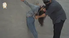 象人定拍-小0-女教师上门家访，被无良家长迷晕欺负。吸盘，大字束缚。 我在学校打架，被老师批评后，还要家访，真的是可恶至极<br>没办法，我只能让老师去找我叔叔，这样就可以不被爸妈吵了<br>真可恶，希望我那个好色的叔叔，可以替我欺负一下那个喜欢多管闲事的老师<br>听说他很喜欢对着美女吐口水。<br><br>保管库720p，806MB<br>百度云盘1080p，6.28GB。（云盘含720P版本）<br>注——————————————————————————————————————————-<br>解压密码：xiangren123 文件后缀改为MP4即可正常观看<br>切勿在百度云中直接观看，容易被和谐!!!!!<br>部分用手机解压后看不了的老哥可以加我，<br>坐标郑州，线上定拍，线下约绳，体验授课。<br>QQ：192370054（注明来意） 