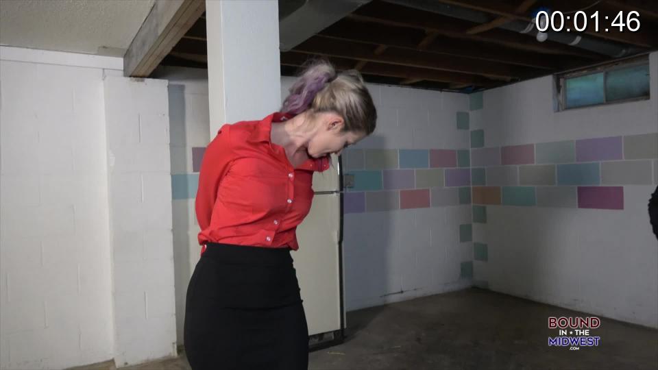Constance Tied To The Post Constance is tied to the post when burglar Claire comes in to finish the job. She starts of my cleave gagging her with a red bandana and then uses duct tape to secure her to the post. <br><br><span style='color:#b0b0b0;'>[隐藏文字，购买后可见]</span>