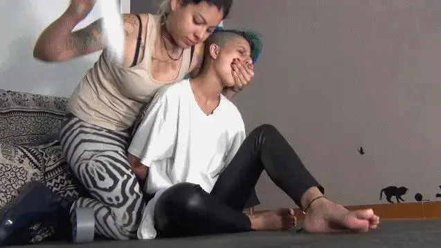 How to deal with noisy neighbours ( MP4 HD ) 1280 x 720 MP4 HD In this clip we can see how Liricaa deals with noisy neighbours. Peach and Alabama live in the same building. She has warned them a lot of times to keep the music low. But the girls don't listen. Peach is wih the music again, but this time Liricaa is gonna teach her a lesson. She breaks into Peach house. “I can't stand this! Stop it!”, “What? What are you doing in my house?”. Is Liricaa, she has no problem breaking in other people houses. She assaults Peach, ties her hands with tape and handgags her. “MMMMMMMMMPPPPPPPHHHHHH!!!!!!”. She removes Peach's socks, and puths them in her mouth. Then she gags her with a huge tapegag. Liricaa ties Peach with a lot of tape, really tight. When she's done with her, Alabama returns home. “<br><br><span style='color:#b0b0b0;'>[隐藏文字，购买后可见]</span>