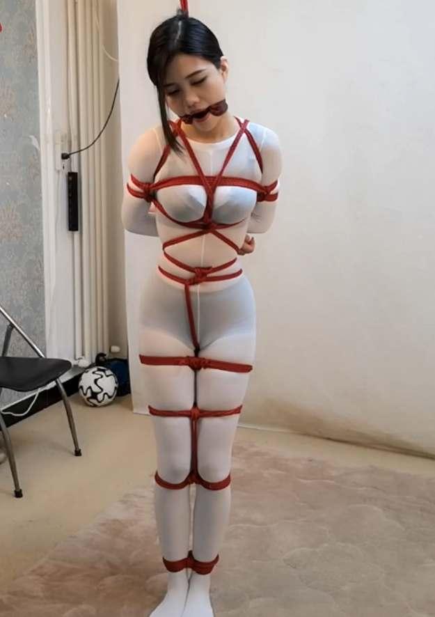江奈 美人红绳放置 束缘阁  江奈 白色联体衣 红绳全身绑  定拍  QQ 63111044<br>不要用手机下载 用电脑下载完成之后解压  解压密码 ：随心<br>  