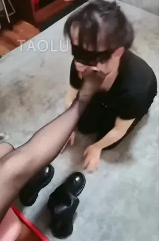 Yushan S — Female Slave's Submissive Conditioning An adult female-slave conditioning session.