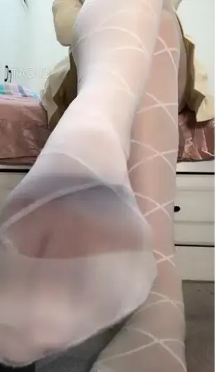 【小野美少女】第一视角-沉浸式体验当狗的乐趣（jk制服白丝） <span style='color:#b0b0b0;'>[隐藏文字，购买后可见]</span><br>【小野美少女】第一视角-沉浸式体验当狗的乐趣（jk制服白丝）