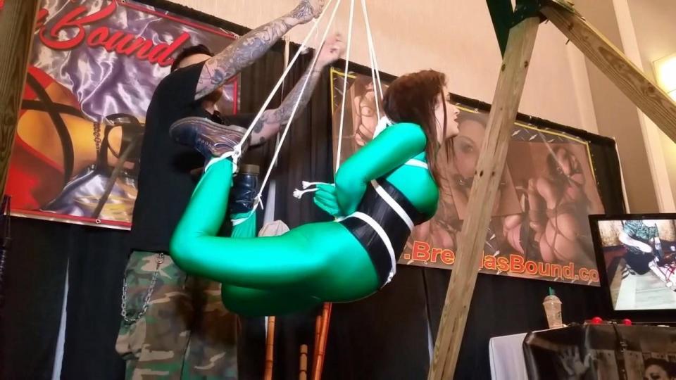 ShinyBound: Еsmеrаldа.. Livе Susреnsiоn frоm Fеtishсоn 2016 Category: BONDAGE<br>Related Categories: SUSPENSION, SPANDEX, CORSET, ROPE BONDAGE, CATSUITS.<br>Keywords: suspension, swinging, crotchrope, fetish, suspended, rigging, rope bondage, spandex, boots, catsuit, spandexbondage.<br><br><span style='color:#b0b0b0;'>[隐藏文字，购买后可见]</span>