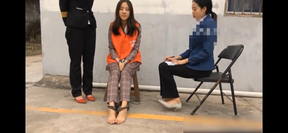 梨花雨田蕊 梨花雨视频女囚被抓，戴手铐脚铐 表演不错女的漂亮<span style='color:#b0b0b0;'>[隐藏文字，购买后可见]</span>