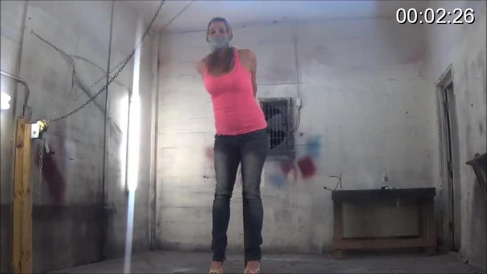 Field trip for Onyx One of my newest gals Onyx, Takes a field trip to my new secret location. Tied ,tape gagged and blind folded in my back seat. We reach the warehouse and Onyx gets to spend some quality time tightly tied in different positions. All part of Dizdat's training program.<br><br><span style='color:#b0b0b0;'>[隐藏文字，购买后可见]</span>