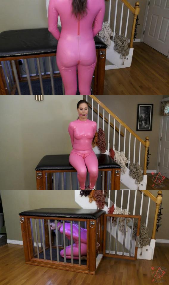 Bondage Junkies: Аutumn vs. Неr Sесоnd Тhоught Categories: catsuit, handcuffs, maledom, cage, ringgag, electricity, self-bondage<br>Keywords: bondagejunkies, bondage, rope bondage, shibaru, suspension, belts, bedtie, hogtied, tight bondage, strict bondage, bound elbows, struggling, ballgagged, helpless.<br><br><span style='color:#b0b0b0;'>[隐藏文字，购买后可见]</span>