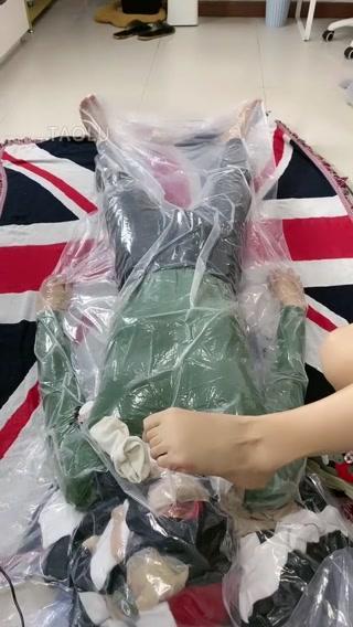 【美离子S】TJ：20超级原味+踹裆碎蛋 【美离子S】TJ：20超级原味 踹裆碎蛋<br>原创者：套路直播<br>购买地址<span style='color:#b0b0b0;'>[隐藏文字，购买后可见]</span><br>真空收纳老狗一条，含二十几双脏臭袜<br>玩[X_X]加爆踹档<br>越跺蛋，8还越硬了（轮廓凸起超明显，还是歪的）