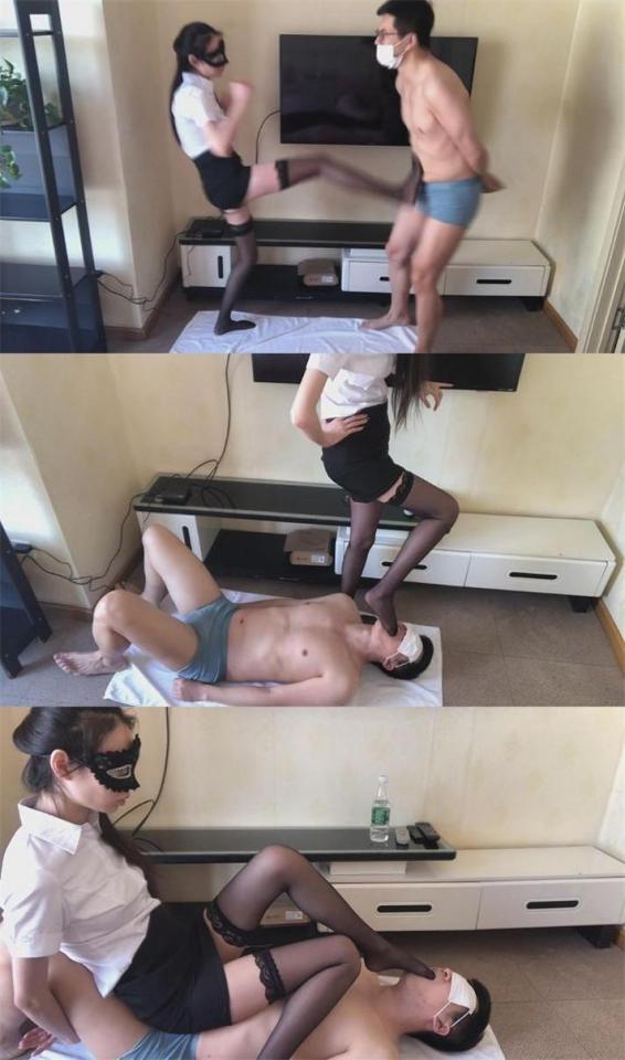 【诗蔓少女工作室】性感黑丝美脚的强势攻击 插嘴踩踏踢裆狠踹肚子 【诗蔓少女工作室】性感黑丝美脚的强势攻击 插嘴踩踏踢裆狠踹肚子<br>原创者：诗蔓少女工作室<br>购买地址<span style='color:#b0b0b0;'>[隐藏文字，购买后可见]</span><br>天气最近有点……但是还是要坚持锻炼健身，最近不想去健身房就在家找来男同学当陪练，我们面对着站好，我非常大力的踹他，被我踹飞之后必须给我回来继续让我踹，我看的出他挺疼的，但是就忍着点吧，但是他不怎么禁踹，我决定用脚狠狠地插他的嘴，美脚深喉，命令他必须把嘴张大，我用脚使劲往里伸，看他有点喘不过气，想干呕的样子，我就越想使劲折磨他，让他更痛苦，为了不让他在被插的时候痛苦的身体乱动，我换个姿势坐在他身上用脚对他进行深喉，让他好好感受下我的美脚的强制