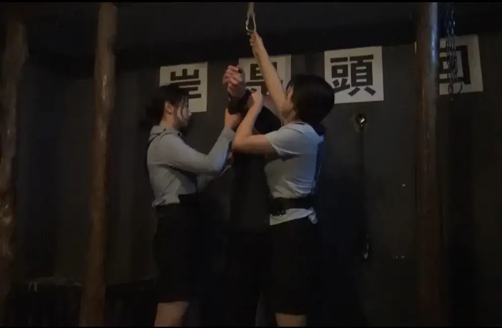 双女井收拾罪犯 不错的视频，请欣赏视频QQ342642509