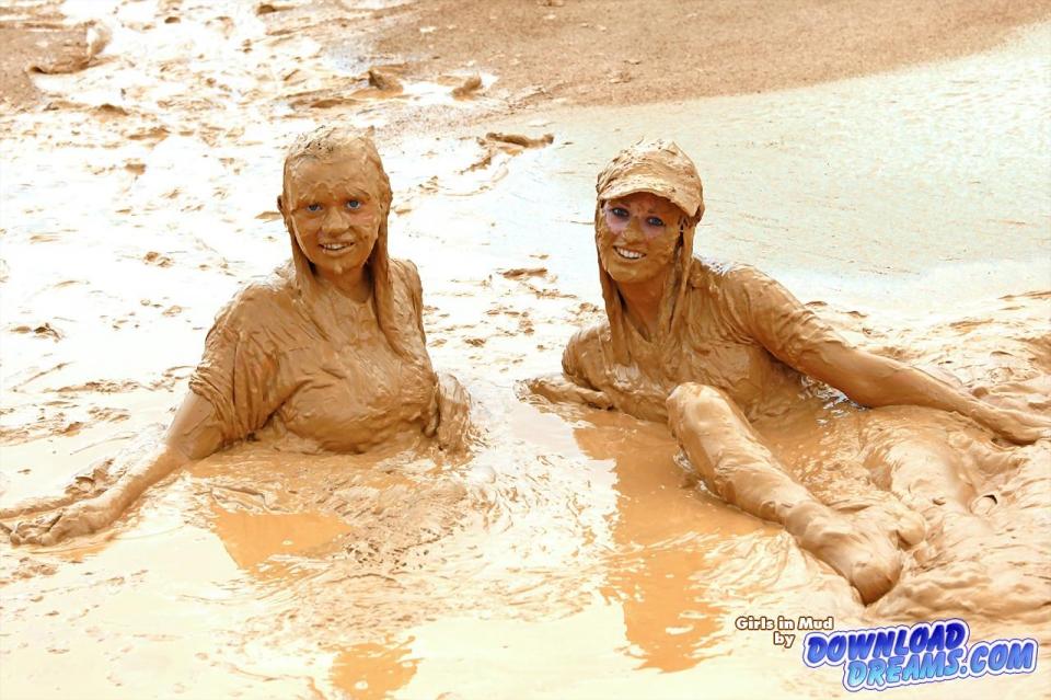 Mud Football Caroline and Dominique are in "American Football Fever" and passing some balls. Both wear american football tops, hotpants and sneakers. But the ball ends up in a nearby big mud hole. The girls try to get to the ball. The mud looks harmless in the beginning, but soon they discover how tricky it is. The mudhole is deep, viscous and gooey and it is hard to move in it. Finally getting the ball, Dominique and Caroline are all over muddy. Well, then, they just keep on passing some balls in the mud. And they start to fight a bit. Caroline and Dominique throw mud and smear it on each other. Then they wallow in the mud and are diving down with their heads until they are completley covered everywhere. In the end the girls crawl exhausted and gasping out of the mud and walks slowly to a nearby small pond to wash off a bit of the mud ...<br><span style='color:#b0b0b0;'>[隐藏文字，购买后可见]</span>