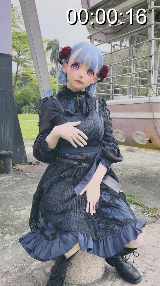 柚希の香り (柚希Yuzuki) 異世界娃娃在公園[X_X] 柚希の香り (柚希Yuzuki)<br>注意！本帳號為柚希官方發布，在本站發布之圖片與影片皆依照站內規範，亦不會另外雲端給檔呦，敬請見諒！<br><br>據說人類都抗拒不了可愛的裙子以及帶角的少女，哼哼！<br>怎麼說呢...雖然你是我碰到的第一個人類，但我喜歡和你待在一起<br>可以的話，我也想一直和你一起生活...但家事都要你做喔！我負責可愛就好！<br><br>還有....其實今天出來我...沒有穿內褲喔，在外面做甚麼的當然不行，但是還是可以給你偷看一下的！