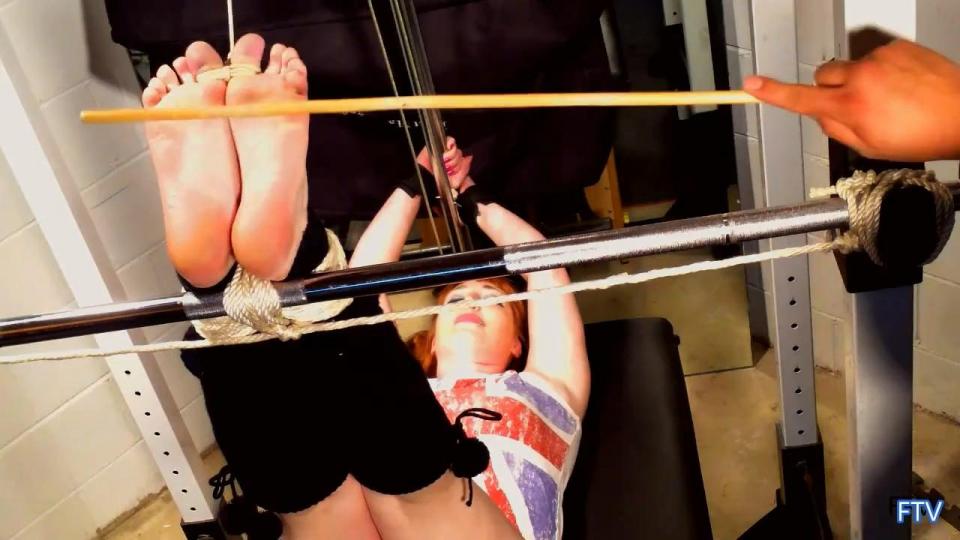FTV: Lola's Falaka - whole video Lola shows up dressed very punk with her union jack shirt and leg warmers. When I offer my friend a chance to beat Lola's feet, she thinks she's getting off easy. But after a few minutes, I take over the caning and show my friend how to really make Lola yelp. Her soles get a very painful workout in this video. <br>萝拉穿着她的联合杰克衬衫和暖腿器，穿着非常朋克。 当我给我的朋友一个机会击败萝拉的脚时，她认为她很容易下车。 但几分钟后，我接管了鞭刑，并向我的朋友展示如何真正让萝拉大叫。 她的鞋底在这个视频中得到了一个非常痛苦的锻炼。<br>Category: BASTINADO<br>Related Categories: CANING, SOLES, BONDAGE.<br>Keywords: foot, tied toes, feet caning, foot bondage, feet, soles, falaka, bastinado, foot torture, bondage, rope bondage, shibaru, suspension, belts, bedtie, hogtied, tight bondage, strict bondage, bound elbows, struggling, ballgagged, helpless.<br>类别：巴斯蒂纳多<br>相关类别：鞭打、鞋底、束缚。<br>关键词：脚，绑脚趾，脚鞭，脚束缚，脚，鞋底，falaka，bastinad，束缚，绳索束缚，shibaru，悬挂，腰带，bedtie，hogtied，紧束缚，严格束缚，束缚肘部，挣扎，ballgagged，无奈.<br><br><br><span style='color:#b0b0b0;'>[隐藏文字，购买后可见]</span>