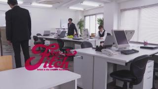 上司欺负女秘书~桥本 同在公司打工的情侣被老板欺凌，男被暴打女被捆绑TJXX.