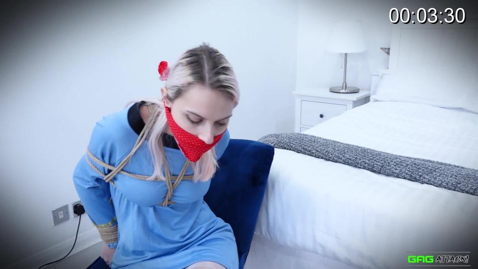 Chloe Toy - Star Trek Cosplayer Captured FULL Video Officer Toy has beamed down to an Earth bedroom, and finds herself tied up on a chair. She protests, but is silenced by a red-spotted OTM gag, with plenty of stuffing. She is securely bound, with a chest harness framing her breasts, and linked to the ropes binding her hands behind her back. In addition, her stockinged legs are bound together above and below her knees, and at the ankles. She is wearing no shoes.<br> <br>Chloe struggles and 'mmpphhs' into her gag angrily to begin with, but as time passes, she is more receptive. By the time she is ungagged, she is ready to experience further 'naughty things'! She declines the offer of release, instead asking for a ball-gag and a blindfold. Her captor obliges willingly, and we are treated to Chloe beginning to enjoy her restraint. She now moans with enjoyment rather than DID, and as she squirms around, we are treated to views of her stocking tops and flashes of her panties, as her uniform rides up.<br> <br>By the time she has this gag and blindfold removed, Chloe is ready for much more. She requests being hog-tied, with a gag featuring lots of packing and lots of tape. Wish granted: on the bed, she is laid on her front, bound ankles tied to bound wrists, and with a toe-tie also linked to her harness. A wraparound silver tape-gag completes the inescapable package. Chloe is clearly loving her 'voyage into bondage'!<br><br><span style='color:#b0b0b0;'>[隐藏文字，购买后可见]</span>