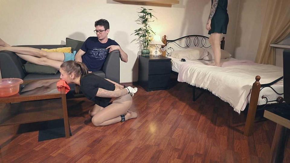 Pervy Lana ashamed by her neighbors (HD mp4) Lana is home alone. She is pervy girl and wants to enjoy herself. She puts on nylon pantyhose, leather cuffs for anckles and wrists, then another pantyhose. She locks cuffs together, and the key inside one of pantyhose she wore. She puts nylons on her hands too. She insert buttplug inside. She has chain from her cuffs to collar. Now she is ready to enjoy the cleaning.<br><br>Suddenly her neighbors came back. Lana is ashamed. They start to hu,ilate her, push her to continue cleaning and put her in hogtie.<br><br><span style='color:#b0b0b0;'>[隐藏文字，购买后可见]</span>