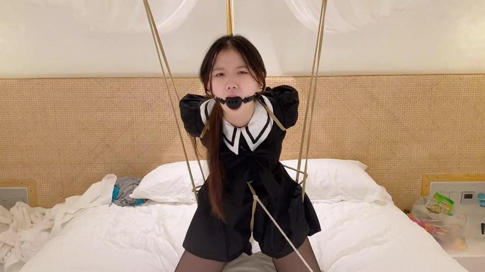 （xiao素素）：a22.5.2 xss佳佳黑连衣裙KB 黑丝的jiajia穿上jk被主人欧式全身固定kb最大号的口球完全塞进嘴里。全身被任意的牵制住完全动不了，最后求饶都说不出话，口水流了一床都是。<br>  <br>解压密码： whwdzgwajjxss123  解压后把MP3改为rar，再解一次<br>业务范围：专属订拍 一对一视频网调 全国飞现实验<br>联系方式：1487615606 3147195239