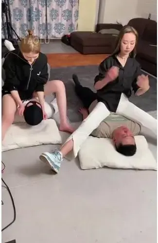 【二宝S】175终于升级到你们期待的了，万众瞩目突破洁癖舔脚，出脚直接重度深喉 <span style='color:#b0b0b0;'>[隐藏文字，购买后可见]</span><br>【二宝S】175终于升级到你们期待的了，万众瞩目突破洁癖舔脚，出脚直接重度深喉