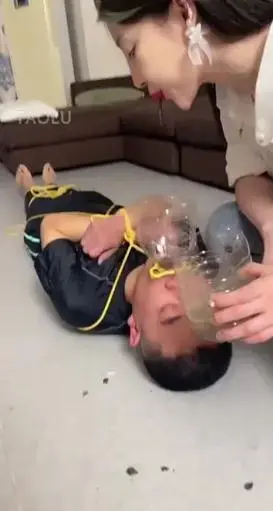 【领主老大】性感的小索人又来了，有惊喜，看简介 <span style='color:#b0b0b0;'>[隐藏文字，购买后可见]</span><br>【领主老大】性感的小索人又来了，有惊喜，看简介