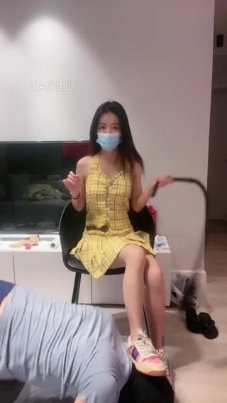 【子颜S】运动鞋鞭打 踩踏 泡脚 【子颜S】运动鞋鞭打 踩踏 泡脚 健身瑜伽垫，喝洗脚水<br>原创作者：套路直播<br>购买链接：<span style='color:#b0b0b0;'>[隐藏文字，购买后可见]</span>