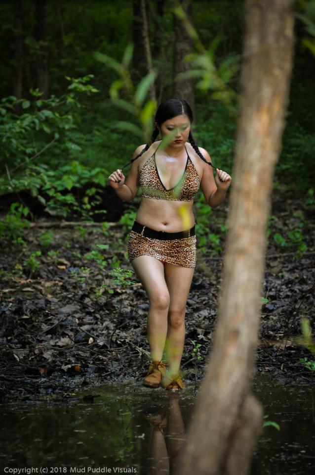 Three incredible ladies in the mire--back to back to back! In the first round of a boggy three-peat, Nyssa traverses a marsh before entering a dark and brooding swamp. Once there, she stumbles into a treacherous mire and struggles for her life! Next, Mina is scene making the same trek through the marsh and into the dark swamp. She stumbles into the mire, pitching forward into the deadly trap. She struggles upright, only to find herself sinking deeper in the quicksand. Pleading for mercy doesn't help, as she sinks under the surface! And then there's Summer, who dons a tight dress for her finale in the Hammer Swamp. And what a sight this is! Summer really brings it, including some attractive screaming as she succumbs to the quaking bog. A fitting finish to a trio of damsels bringing their best to an incredible bog... <br><span style='color:#b0b0b0;'>[隐藏文字，购买后可见]</span>