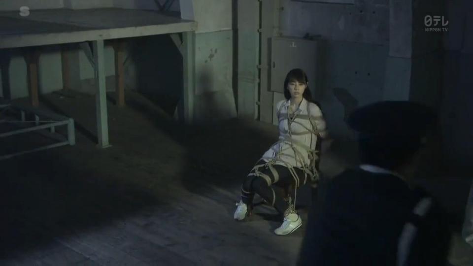 トクボウ 警察庁特殊防犯課（神剧）第9集 剧情接第8集 继续女记者的囚禁<br>PS：本剧讲述的是对法律无法制裁的坏人可以进行绳缚制裁的特殊部门防犯課， 一本正经的查案惩治坏人却玩着羞耻捆绑PLay 几乎每集都有捆绑（也就日剧能有这种奇葩了） 捆男的放金币区 捆女的放钻石区 就这样<br>导演: 植田尚<br>编剧: 福田卓郎 / 高橋秀武(原作)<br>主演: 伊原剛志 / 松下洸平 / 宅間孝行 / 川平慈英 / 安達祐実<br>语言: 日语中字<br>第9集剧情：朝仓接以教授绳缚为名接近森田设施长，开始探寻真相… 正太的卧底警察身份暴露 被朝仓捆绑跟女记者囚禁在一起<br><span style='color:#b0b0b0;'>[隐藏文字，购买后可见]</span><br><br>