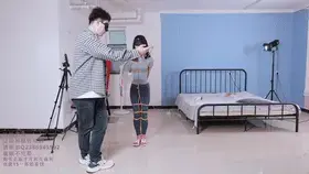 【心悦艺束】柔韧性超好的新妹子欢欢欧式捆绑紧缚项圈牵引+初试TK（预览版，此视频为粉丝正版专享，不再有正式版发布，需要整片请直接联系我） 在这里我有些话想说，这两天我们的模特筱筱也出现了被人认出的情况，我现在又一次面对这种焦头烂额的情况。我很烦，我之前虽然也对盗版很气，但是也没有特别在乎，因为发视频就回回血就得了，想着盗就盗了吧但是我还是小看了这个影响。。盗出去之后传播量几何倍数的增加，售出几十次，传播几百万。而且现在都盯着如梦妖狐盗了。我真吐了，我试了一下，我上一个视频，发出去之后3分钟之内几个盗版站就扒走贴上了。我真不知道该怎么说。真吐了。以后每月都会有一些视频以预览形式发布，不再发布正式版。希望大家理解吧。<br>另外也给大家带来了以为新的模特，这次的新妹子身材非常好，这个瑜伽衣服可以完美展现。柔韧性也非常好，第一次遇到的无压力后手观音的妹子，而且绑了好长时间也米有手麻。感觉后面可以尝试更多复杂的绑法了。请大家多多支持。<br>定拍，模特应聘，请加Q2386945992。最低500元即可订拍。解压密码是：xyys<br>视频中的衣物，丝袜，道具有需要的也可联系我。