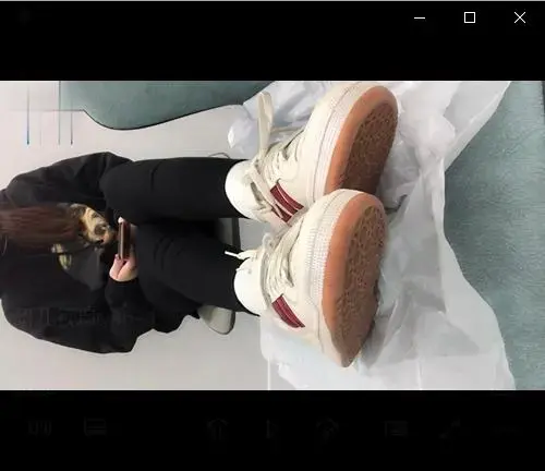 研儿视频y46~打白袜和裸足脚心 研儿视频y46~打白袜和裸足脚心<br>创作：研儿原创<br>购买链接：<span style='color:#b0b0b0;'>[隐藏文字，购买后可见]</span><br>