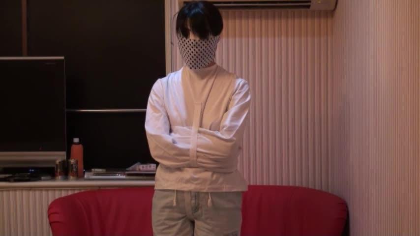 拘束衣遊び_FULL Ver 拘束衣を着せられた女子のもがき、ボール避け遊び、ボールキャッチ、くすぐり、おやつが収録されています。<br><br>YouTubeやニコニコ動画にアップロードしてある動画からは削ってある場面も収録したフルバージョンです。<br>ゆっくり解説は付いていません。<br>拘束衣挠痒<br>作者：囚われ倶楽部 (ちゅうた)<br>购买链接：<span style='color:#b0b0b0;'>[隐藏文字，购买后可见]</span>
