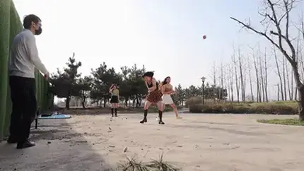 【半岛束艺台】【户外】【群模】YT1505 一群玩疯了的女人 台长又奢侈了一回，带着本台四朵金花马路边砸沙包，可能这一带的人都习惯了台长的各种骚操作，竟然鲜有围观，不看拉倒我们自己嗨。<br>【解压密码】peninsula2018,修改后缀名mp4，勿在线观看<br><br>【半岛束艺台】不做精品只做生活，用镜头记录真实绳艺，纯净捆绑，健康游戏！为每一个热爱捆绑的朋友展示最纯粹的绳艺，为每一个顾客用心打造属于您的专属作品。<br>本台主页：https://linzijun.app/@BDTV<br>联系方式：QQ2245148409/微信peninsulastudio/推特Twitter@PeninsulaBound<br>业务咨询秒回，闲聊看心情，色情勿扰。