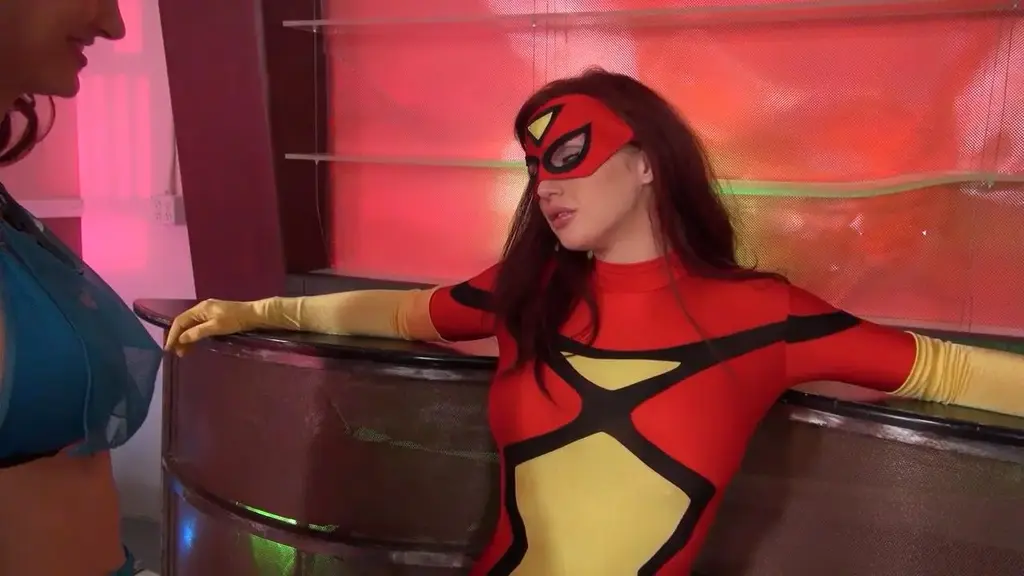 Spider In A Harem SpiderGrrl arrives at the lair of Harem Girl, thinking that Harem Girl has decided to surrender. Unfortunately for the sexy superheroine, Harem Girl has other plans. Harem Girl begins her sexy, entrancing dance and Spidergirl cannot keep her eyes away, no matter how hard she tries.<br>It's not long before SpiderGrrl is drawn into the Harem Girl's dance. With one kiss, Harem Girl knocks out the red haired beauty and has a little fun with her too until she awakens demanding to know what's going on...<br>But Harem Grrl has SpiderGrrl right where she wants her and with a couple more pheromone kisses, Spidergrrl's will starts to crumble. <br>Eventually, Harem Grrl turns SpiderGrrl to the dark side, along with her very own look alike costume!  The now two harem girls enjoy each others company, but it's not long before Harem Girl #2, formerly knowns as SpiderGrrl, regains her senses and tries to weakly take control of her mind again. But Harem Grrl cannot and will not let that happen. <br>What will become of SpiderGrrl???<br><span style='color:#b0b0b0;'>[隐藏文字，购买后可见]</span>
