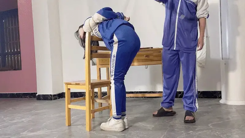 （xiao素素）：订拍转公映a22.5.7xssjiajia被心理扭曲男折磨上集（有剧情）  剧情：心理扭曲的变态男，只要一见到穿着校服的中学生就会触发回想起自己小时候所经历过的恐怖阴影。<br>加上初高中阶段因屡屡对女生乱表白，行为怪异而被女同学嫌弃。<br>所以现在就对穿着校服的中学女生更加怀有深深的恨意。<br>解压密码： whwdzgwajjxss123  解压后把MP3改为rar，再解一次<br>业务范围：专属订拍 一对一视频网调 全国飞现实验<br>联系方式：1487615606 3147195239